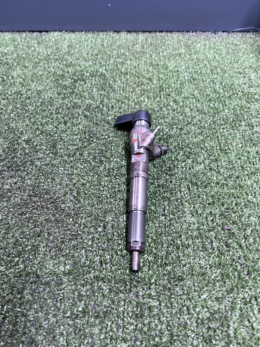 Форсунка вприску палива  Renault Megane III (2008-2016) 166008052R