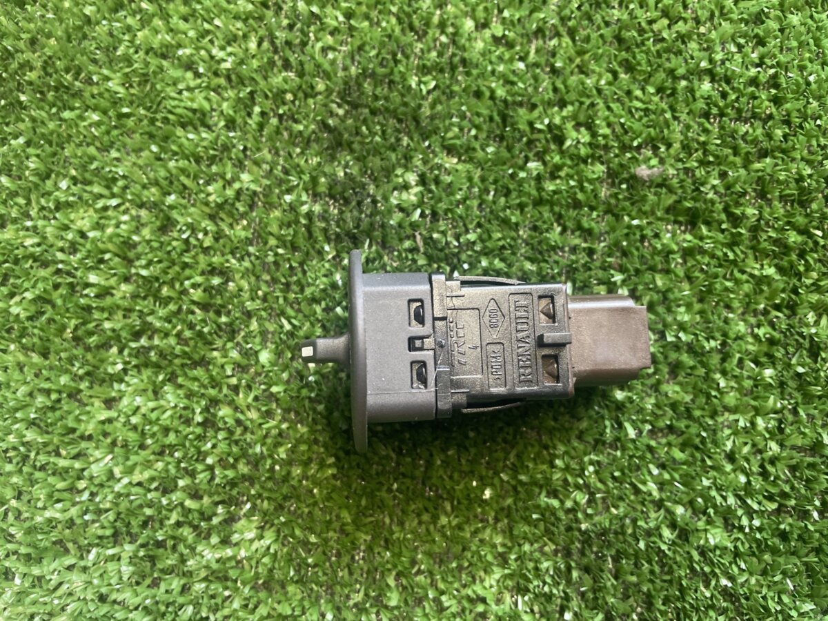Кнопка airbag Renault Megane III (2008-2016) 681995427R