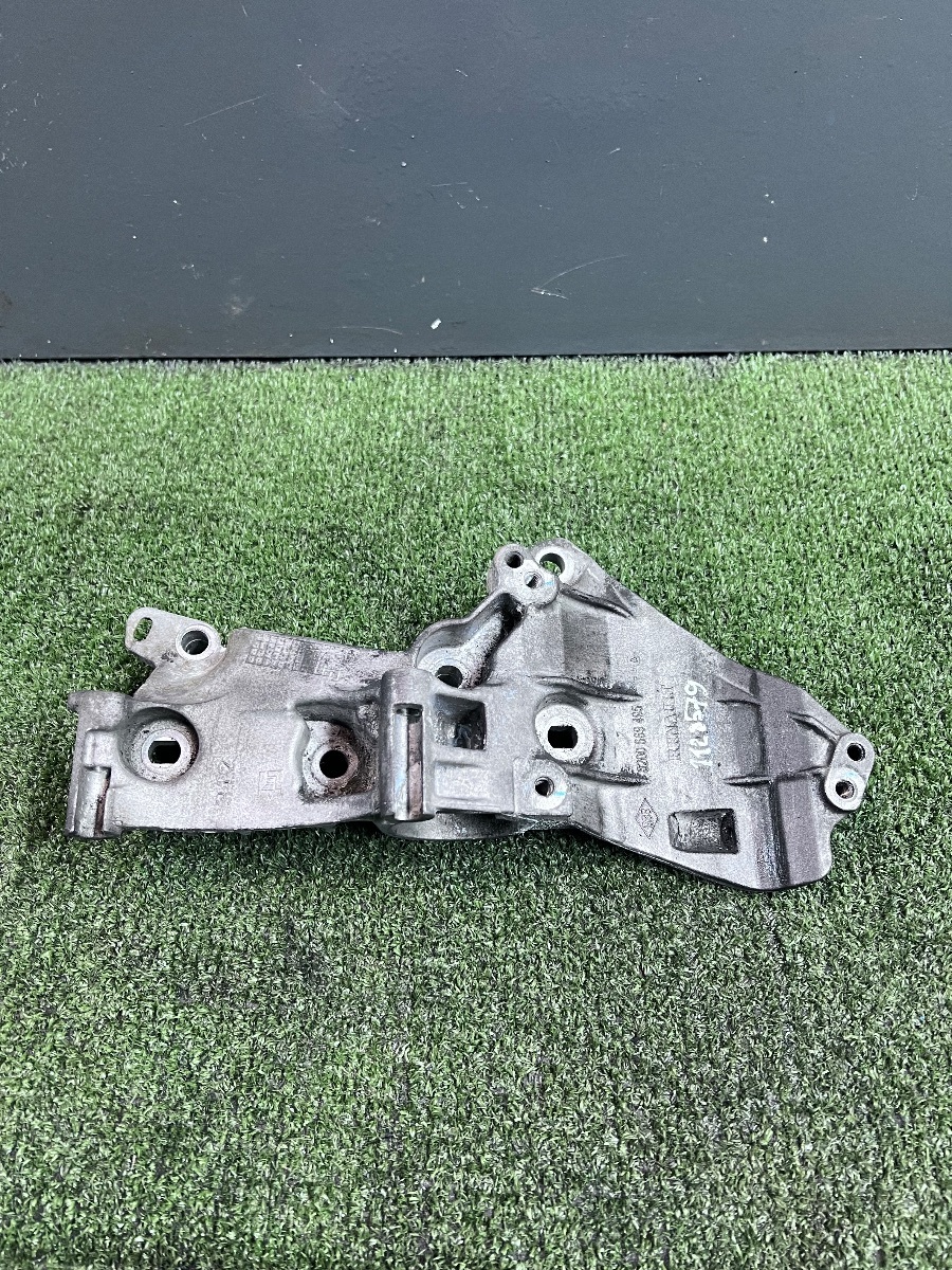 Кронштейн генератора Renault Megane III (2008-2016) 8200669495