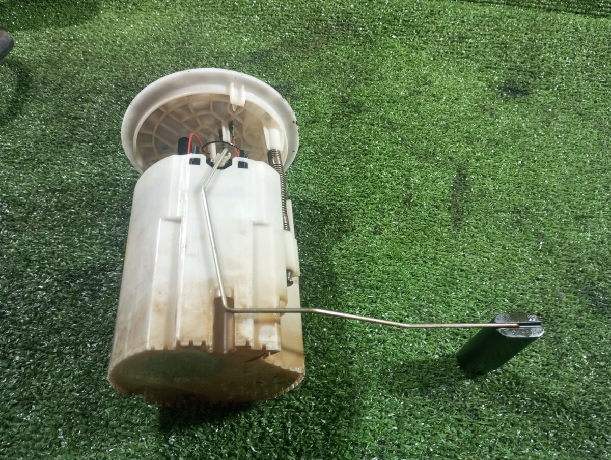 Насос паливний Renault Megane III (2008-2016) 172020033R