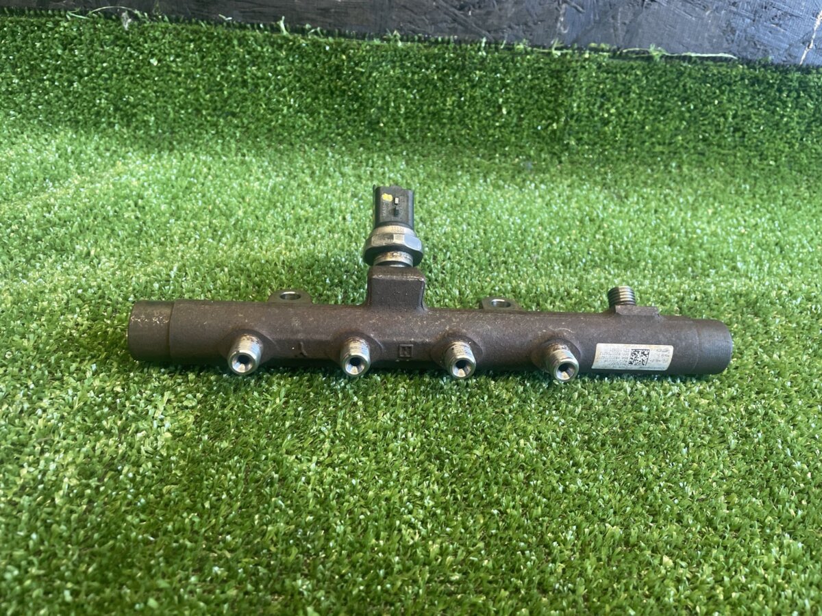 Паливна рейка Renault Megane III (2008-2016) 8200704212