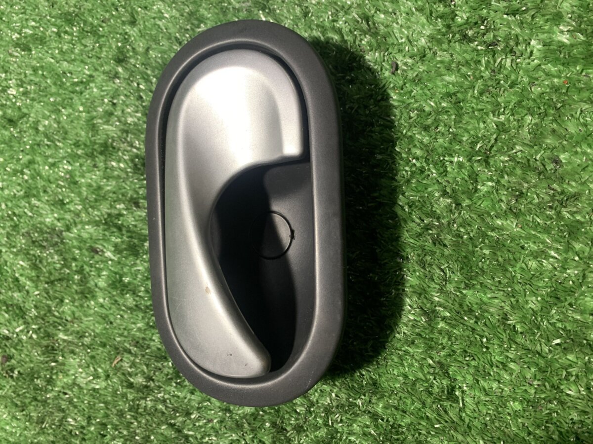 Ручка дверей передня ліва внутрішня Renault Scenic II (2003-2009) 5005400006