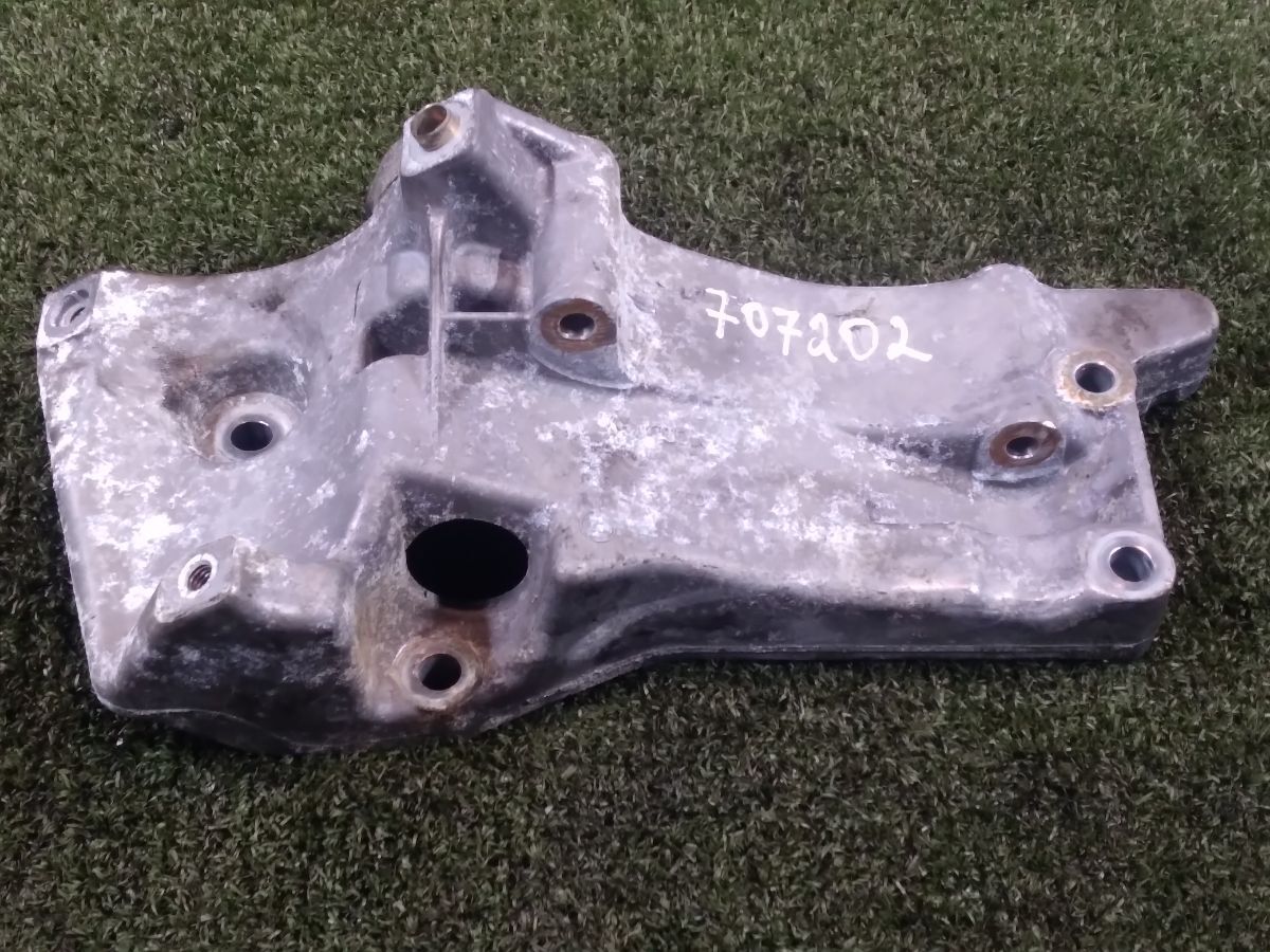 Кронштейн кріплення генератора з натяжним механізмом Skoda Fabia I (1999-2007) 036145169F