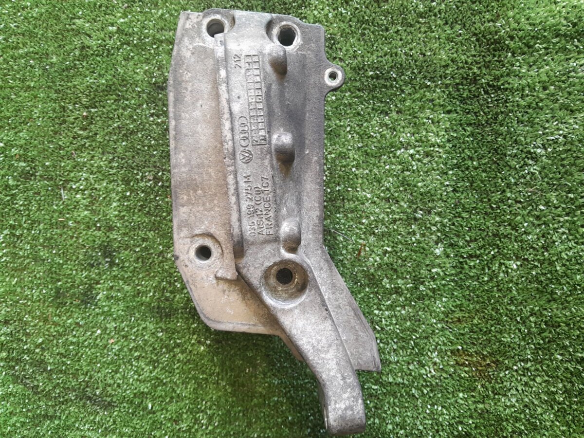 Кронштейн подушки (опори) двигуна, правої Skoda Fabia I (1999-2007) 036199275M