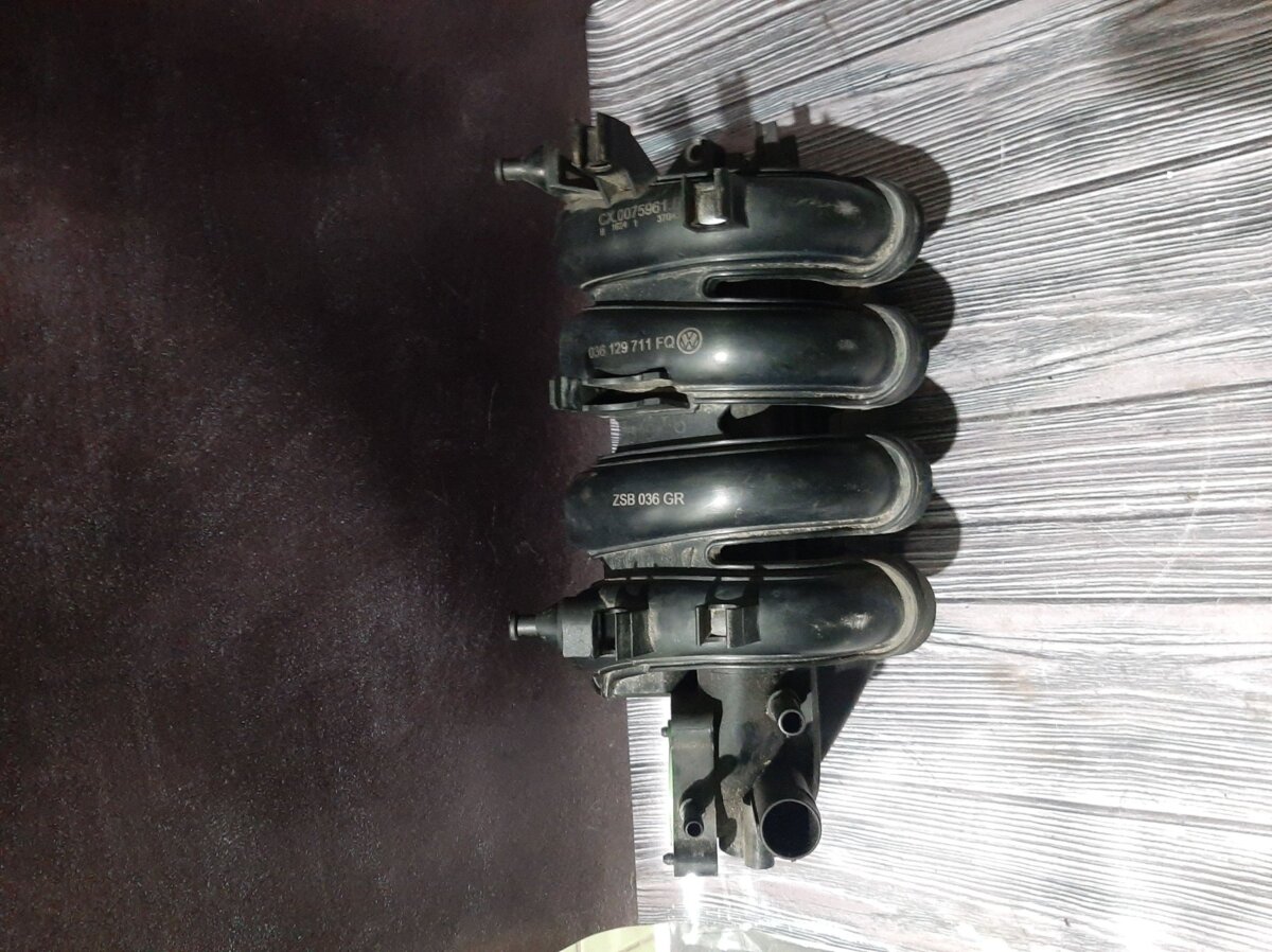 Патрубок впускного тракта Skoda,Volkswagen Fabia II (2007-2014),Polo IV (2002-2009) 036129711FQ