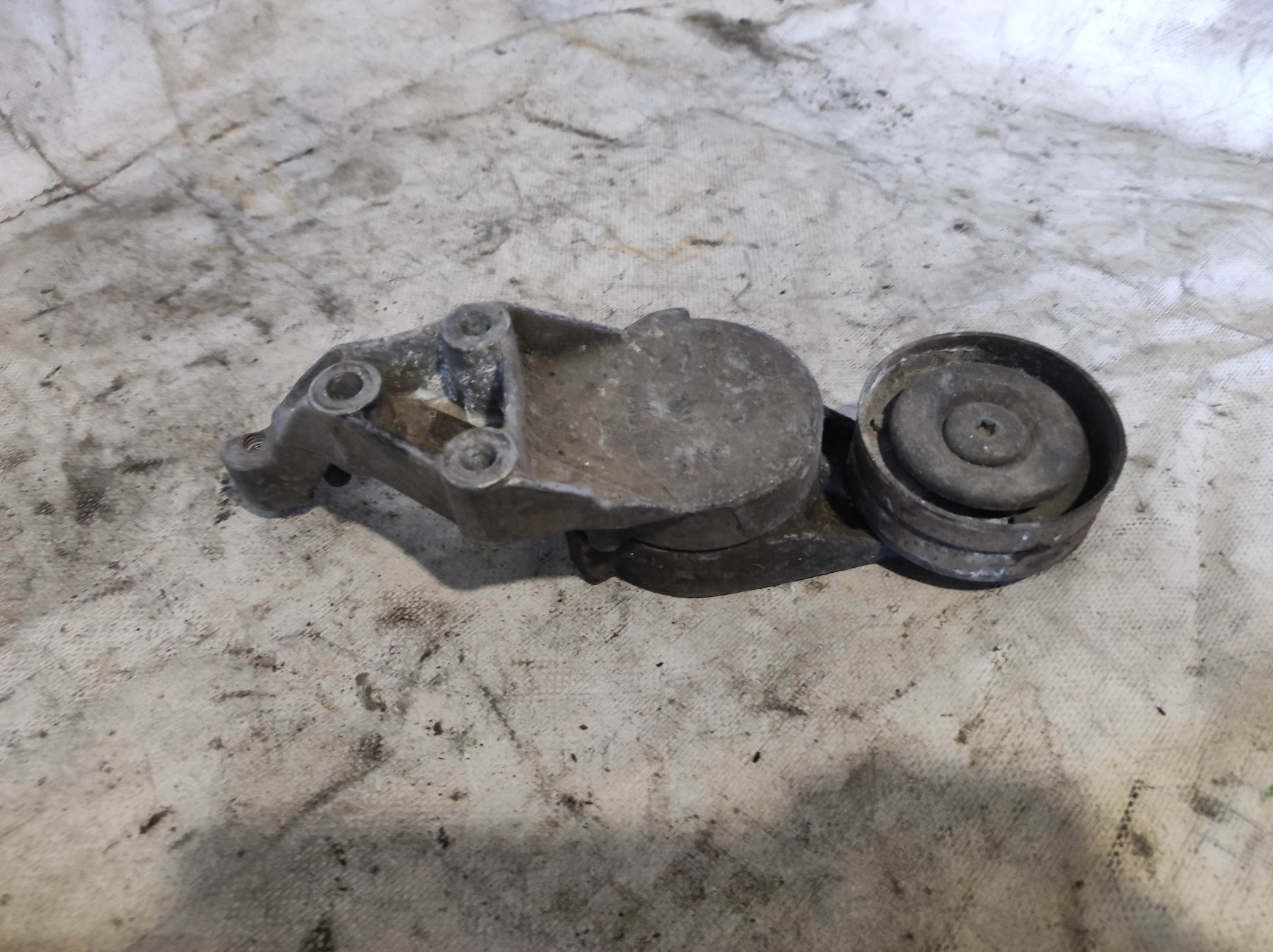 натяжна планка поліклинового ременя; натягувач приводного ременя Skoda Octavia I (1996-2010) 038903315C