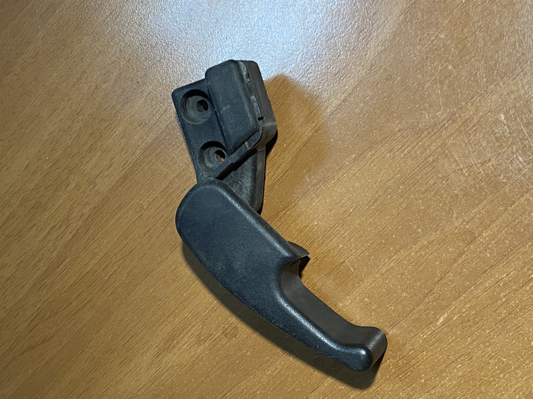 Ручка відкриття капота audi a3 8p 1h1823533 Skoda Octavia I (1996-2010) 1H182353301C