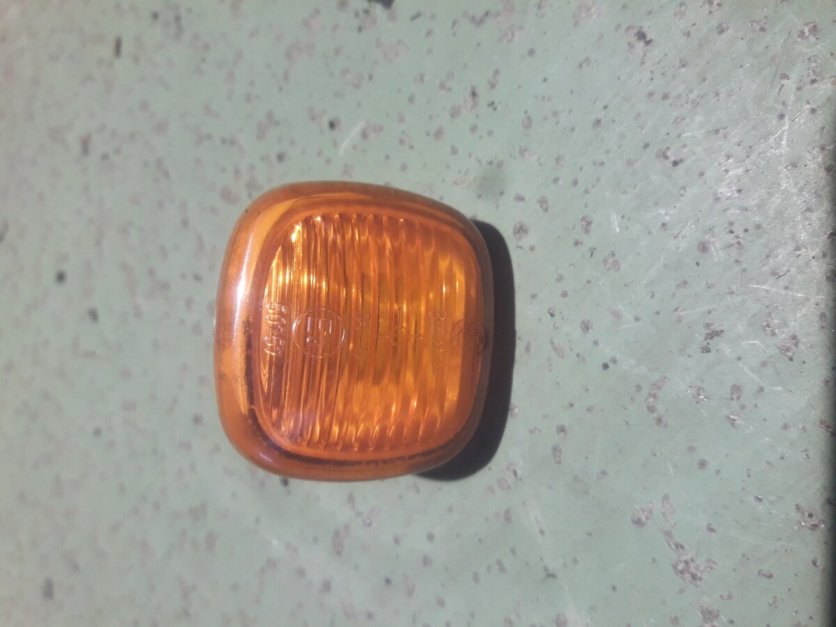Вказівник повороту оранжевий Skoda Octavia I (1996-2010) 4D0949127B