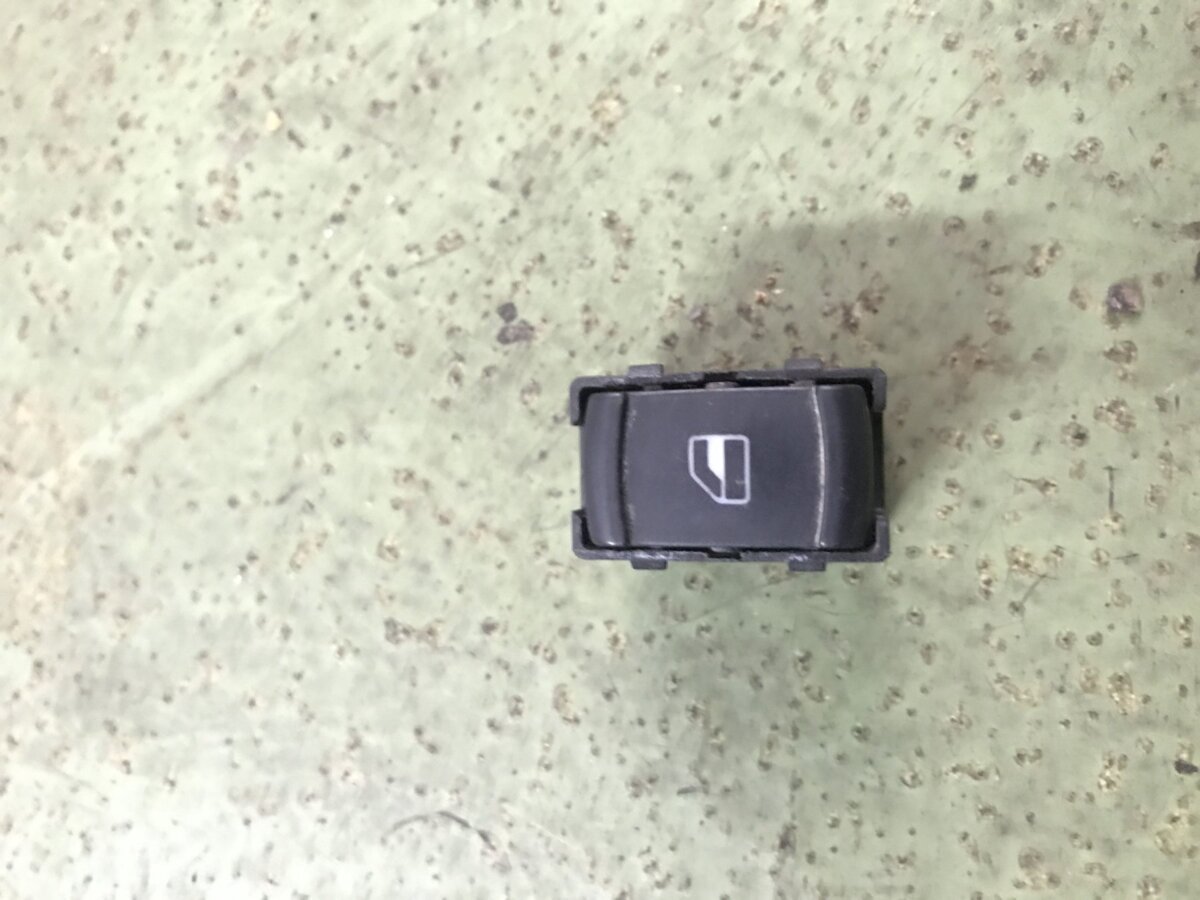 Кнопка склопідіймача для skoda octavia 1u0959855a Skoda Octavia II (2004-2013) 1U0959855