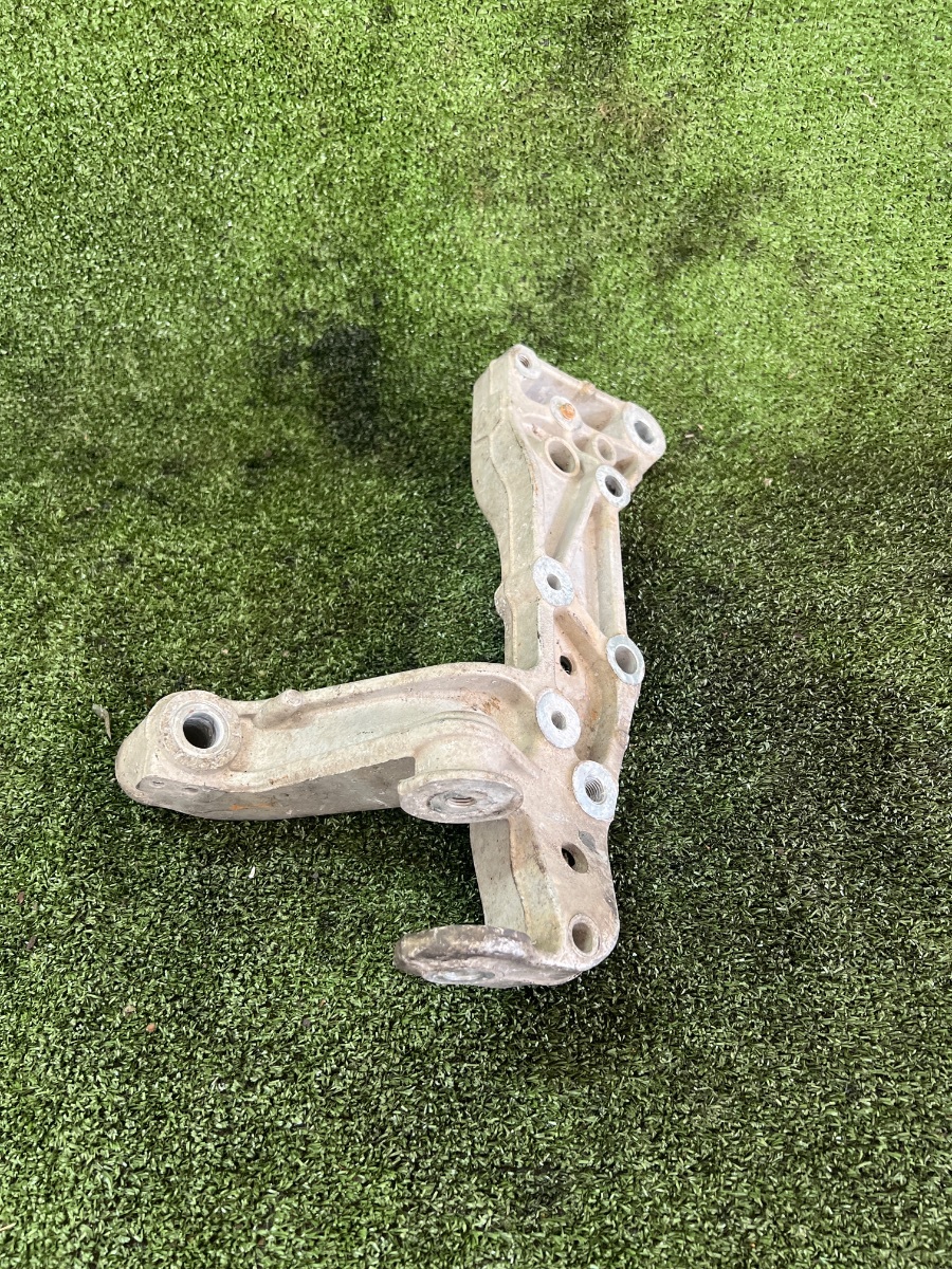 кронштейн передньої балки Skoda Octavia II (2004-2013) 1K0199295F