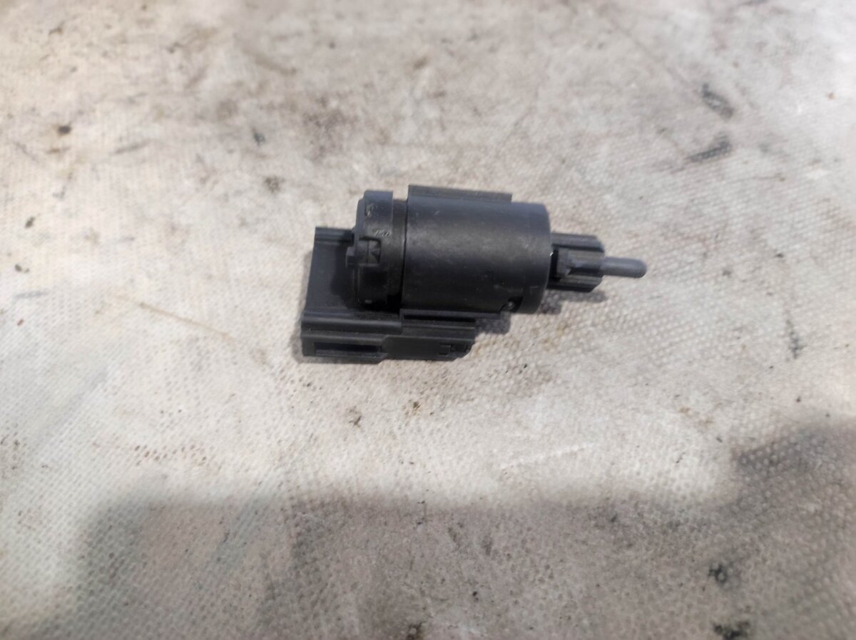 Датчик включення стопсигналу Volkswagen A6 C5 (1997-2004) 3B0945511A