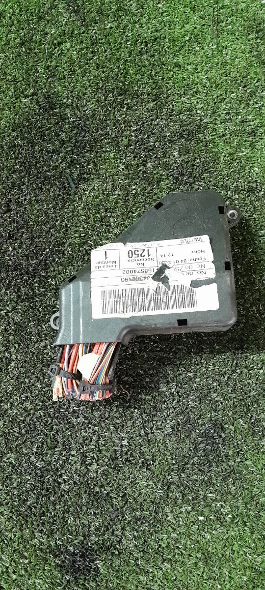 Блок запобіжників Volkswagen Bora (1998-2005) 8D1941824