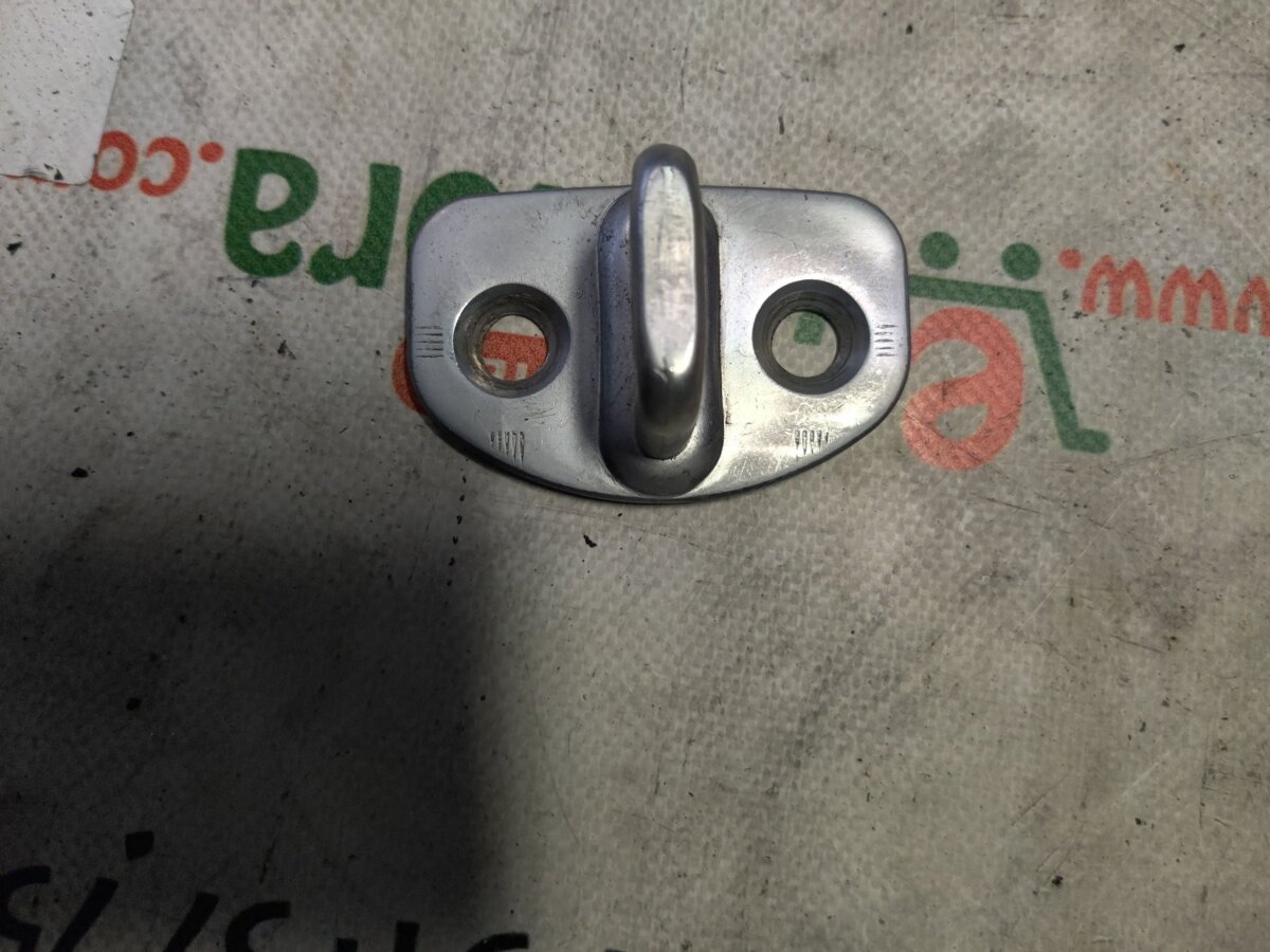 скоба - проушина замка двери vw golf 4 Volkswagen Bora (1998-2005) 3B0837033K