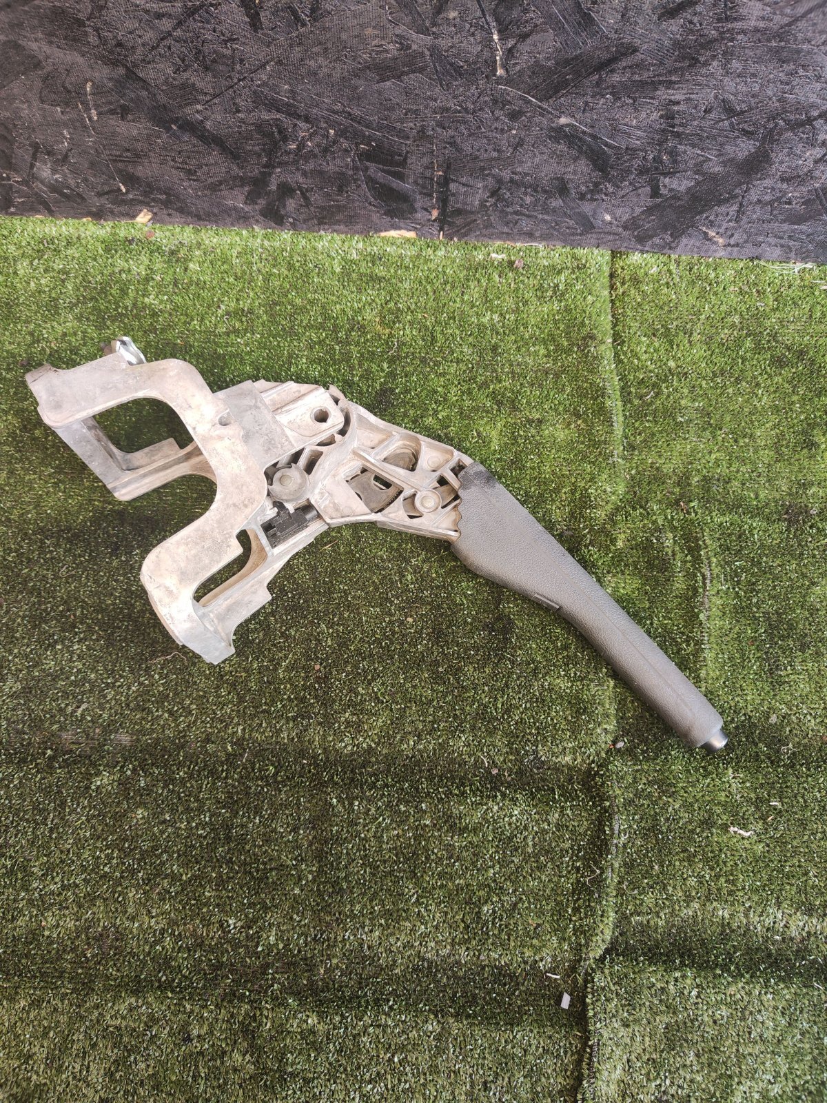 Важіль ручного гальма Volkswagen Caddy III (2004-2015),Touran I (2003-2010) 1T1711303E