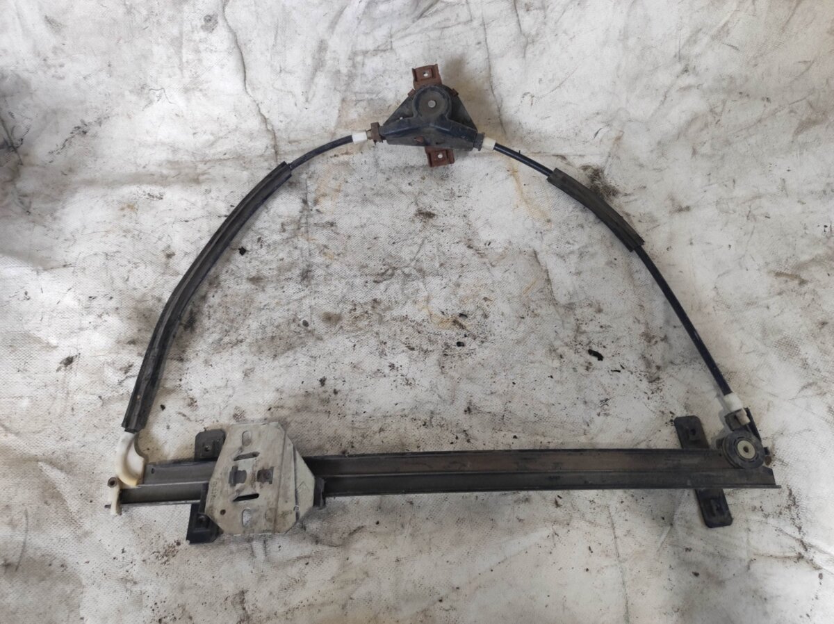 механізм стеклопідйомника водійських дверей; механізм стеклопідйомника дверей передніх, лівих; підйомник механічний вітрового скла; склопідйомник з електродвигуном; склопідйомник передньої лівої двері; механізм склопідіймача двері передньої, лівої Volkswa