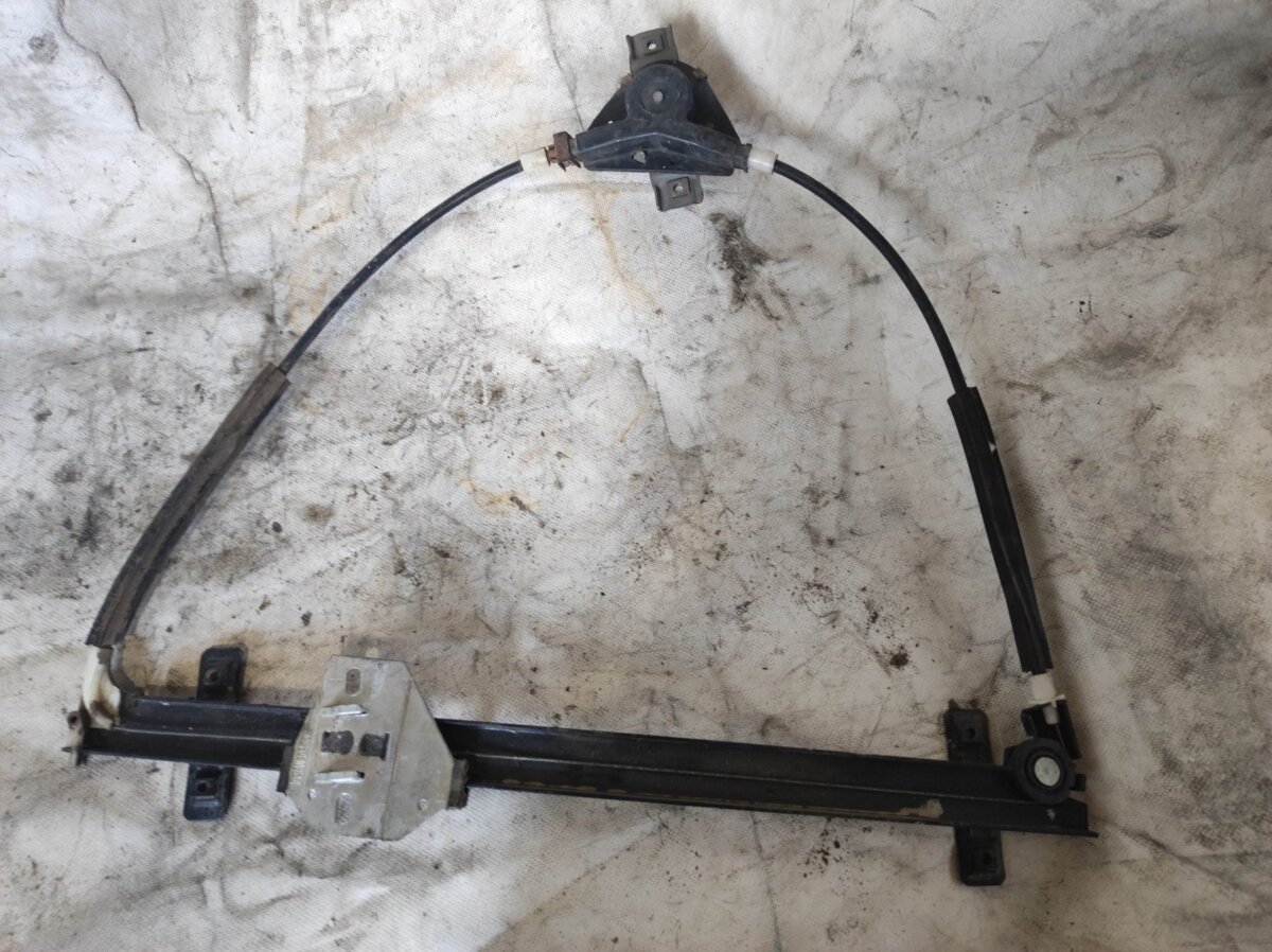 механізм стеклопідйомника водійських дверей; механізм стеклопідйомника дверей передніх, лівих; підйомник механічний вітрового скла; склопідйомник з електродвигуном; склопідйомник передньої лівої двері; механізм склопідіймача двері передньої, лівої Volkswa