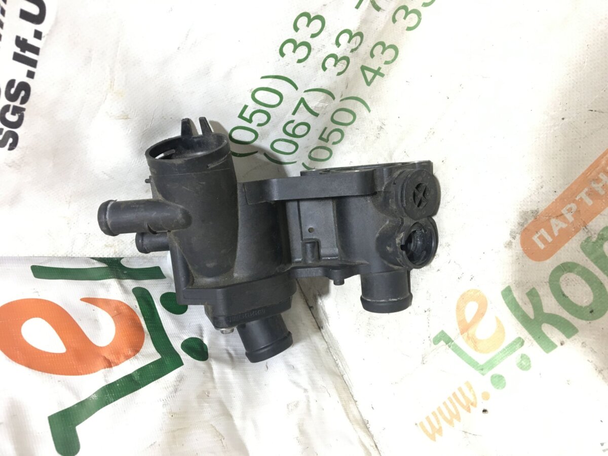 Корпус термостата  Volkswagen Golf III (1991-1999) 032121111