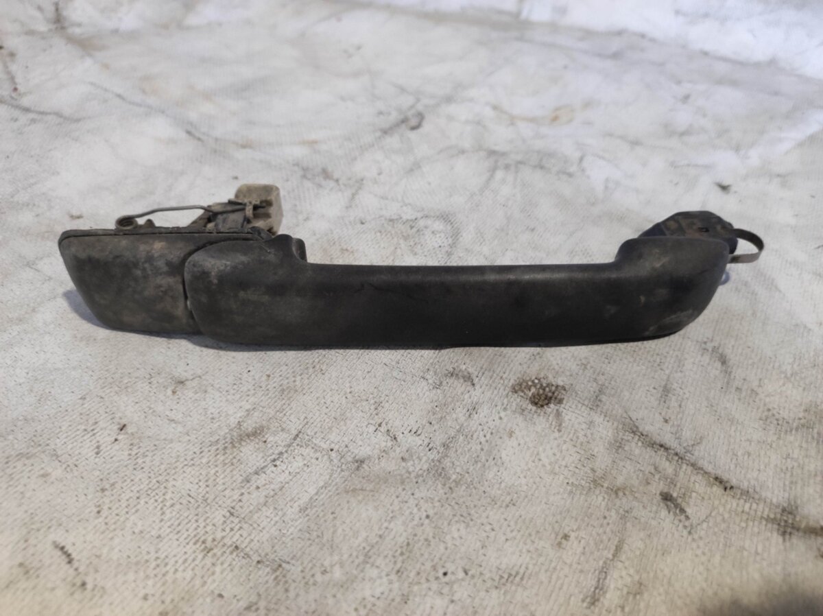 Підставка под дверну ручку Volkswagen Golf III (1991-1999) 1H0837211