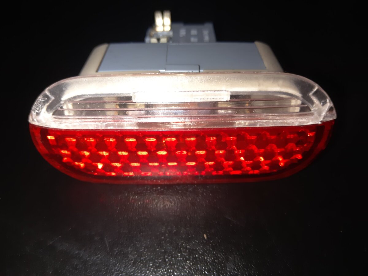 Плафон підсвітки дверей Volkswagen Golf III (1991-1999) 1J0947411B