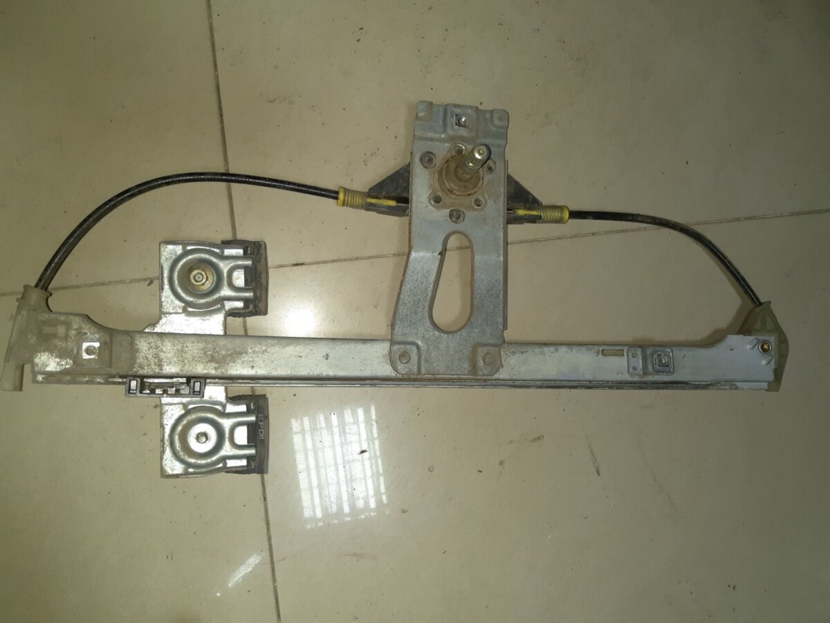 склопідіймач дверей задніх правих Volkswagen Golf III (1991-1999) 1H4839402