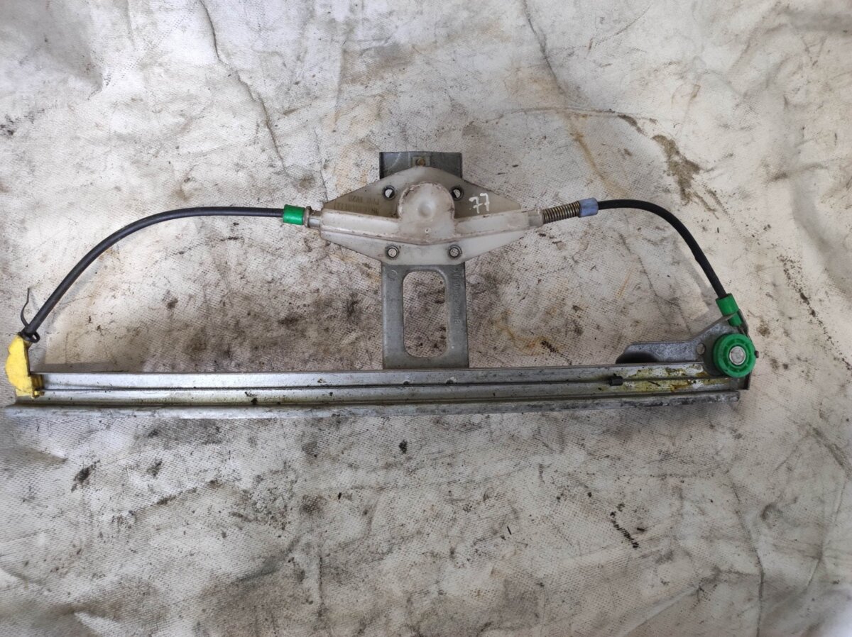 Склопідйомник дверей задніх лівих Volkswagen Golf III (1991-1999) 1H4839401