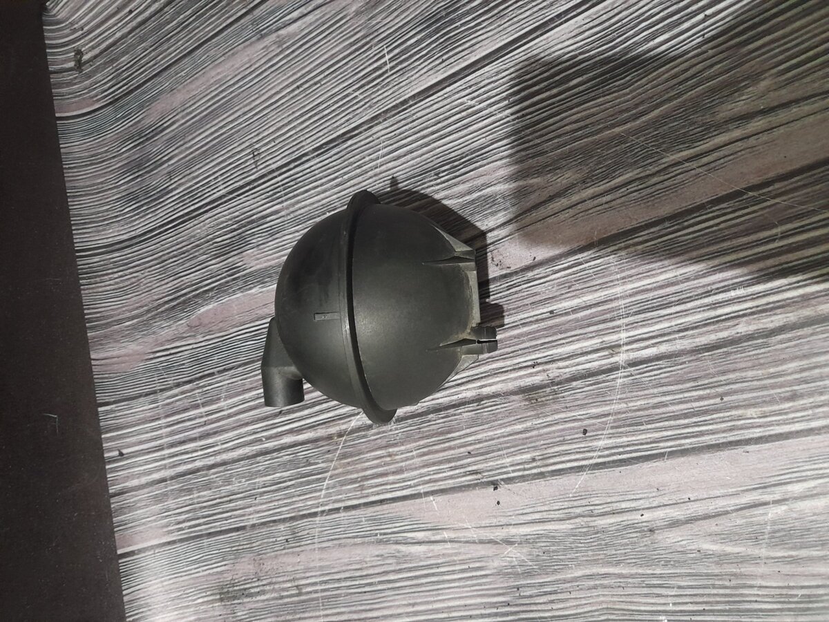 бачок / демпфер вакуумної системи двигуна Audi,Volkswagen A3 8P (2003-2012),Golf IV (1997-2006) 7M0129808