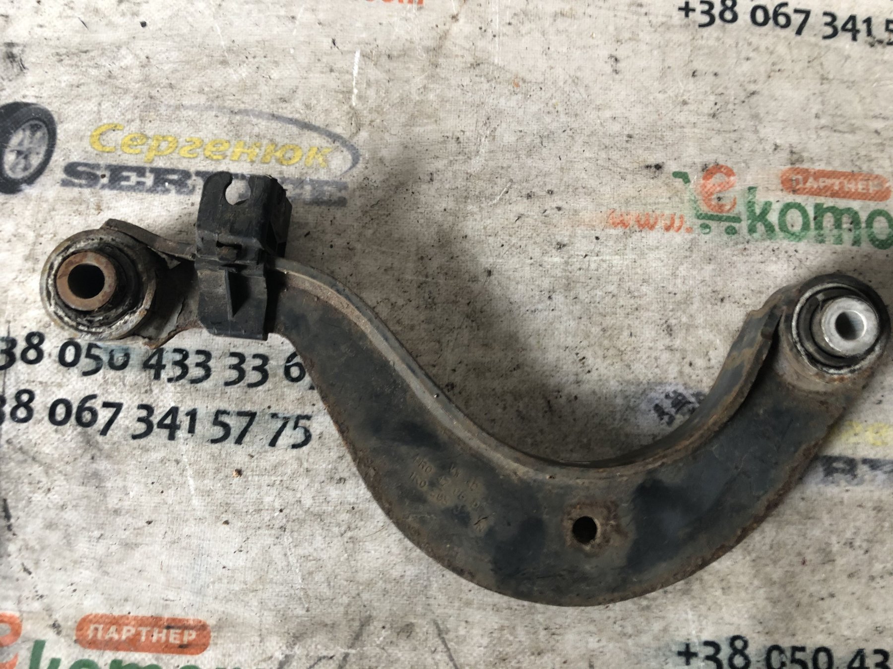 балансир задній верхній, лівий/правий; важіль задньої підвіски верхній, лівий/правий Volkswagen Golf IV (1997-2006) 1K0505323N