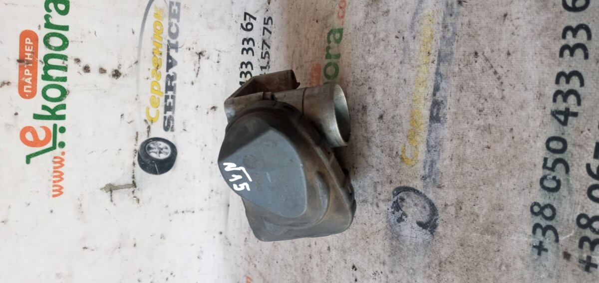 блок дросельної заслінки; заслінка повітряна; дросільна заслінка в зборі Volkswagen Golf IV (1997-2006) 036133062B