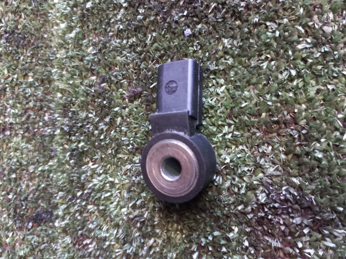 Датчик детонації Volkswagen Golf IV (1997-2006) 030905377C