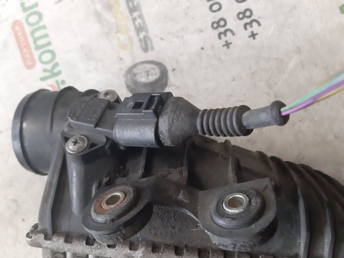 датчик тиску наддуву (датчик нагнітання повітря в турбіну; Датчик тиску наддуву турбіни) Volkswagen Golf IV (1997-2006) 038906051