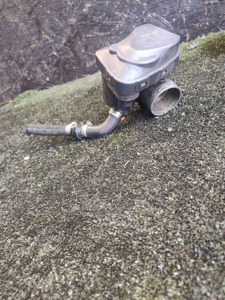 дросільна заслінка в зборі Volkswagen Golf IV (1997-2006) 036133062