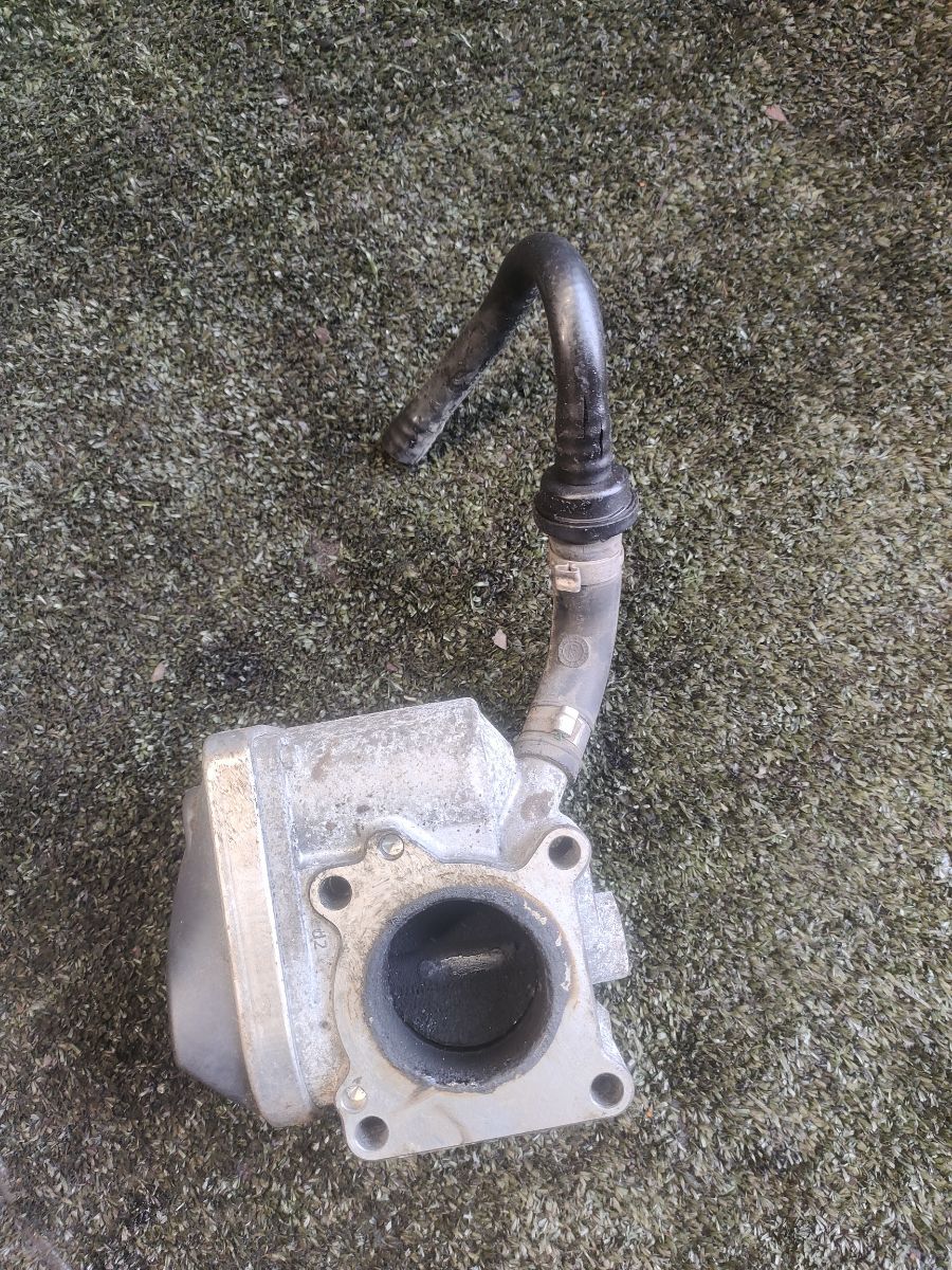 Дросільна заслінка в зборі Volkswagen Golf IV (1997-2006) 036133062L