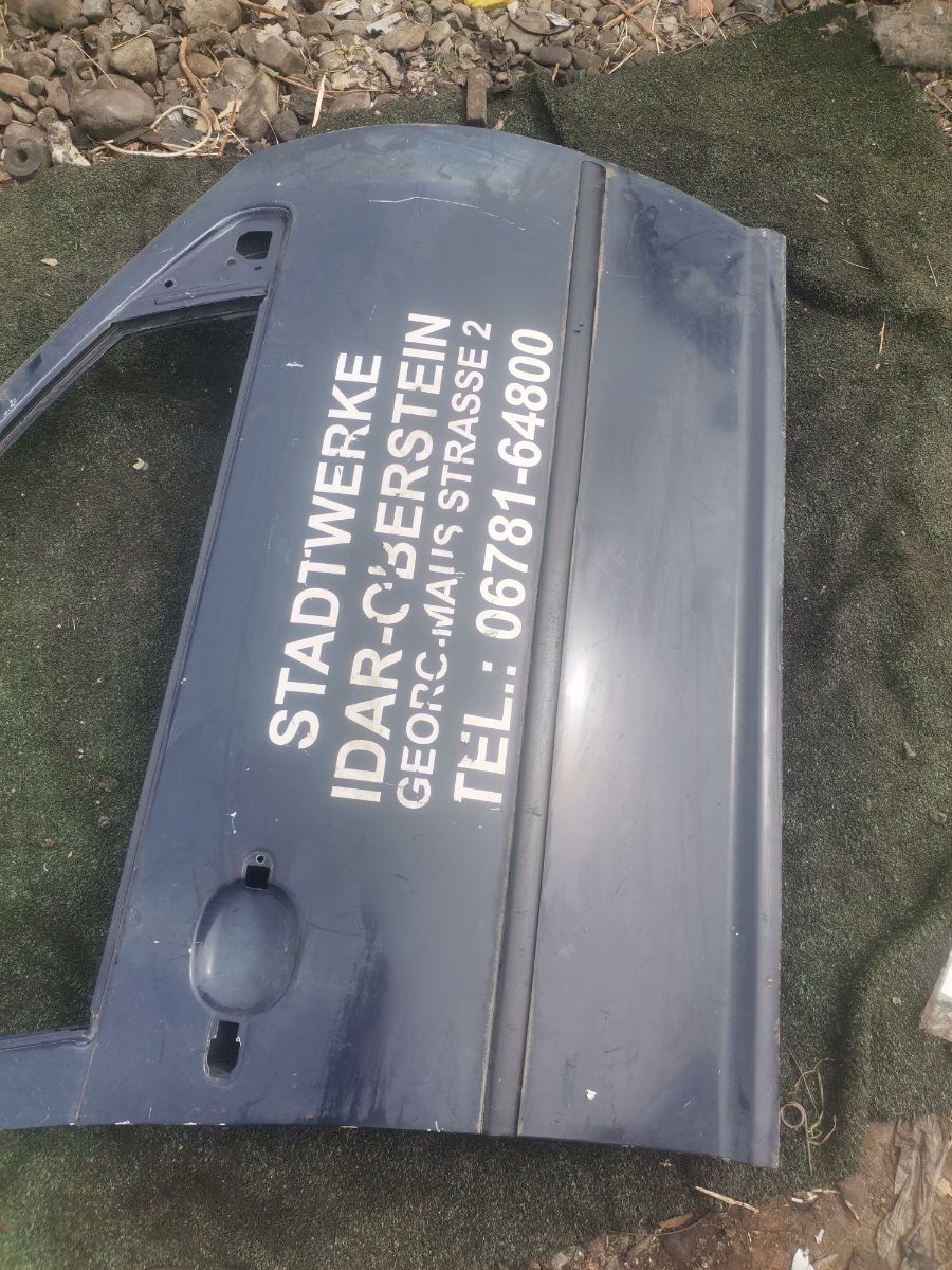 Двері передні праві Volkswagen Golf IV (1997-2006) 1J4831056H