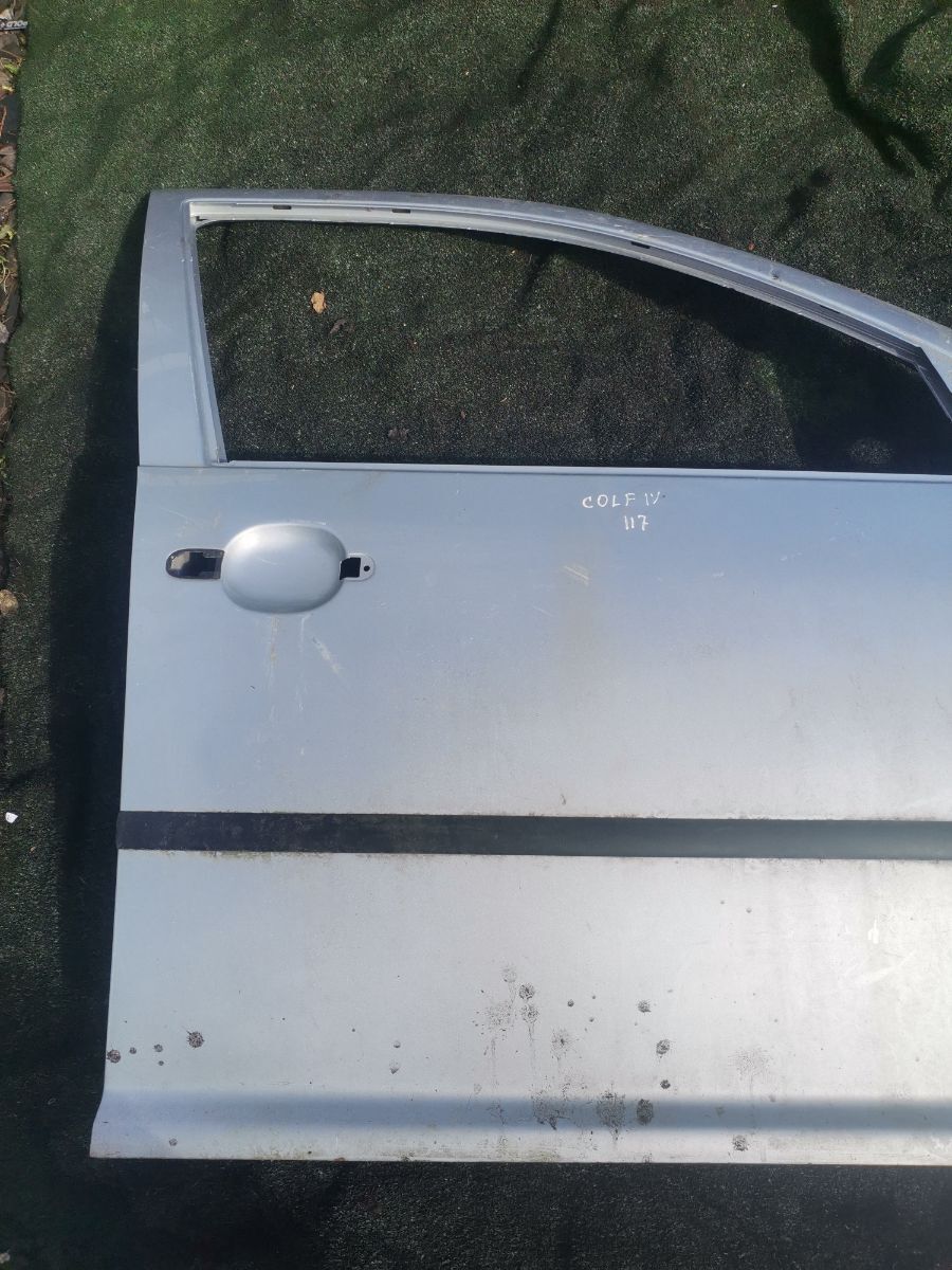 Двері передні праві Volkswagen Golf IV (1997-2006) 1J4831056H