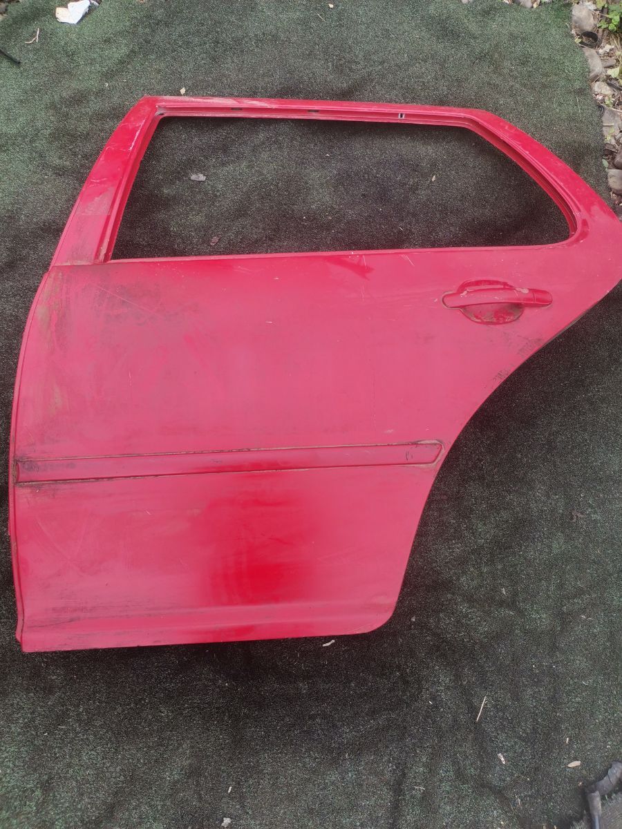 Двері задні ліві Volkswagen Golf IV (1997-2006) 1J6833055F