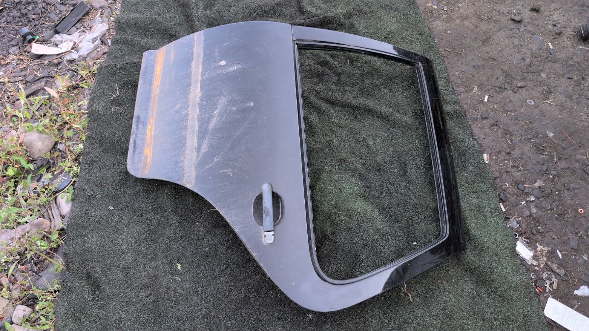 Двері задні ліві Volkswagen Golf IV (1997-2006) 1J6833055F