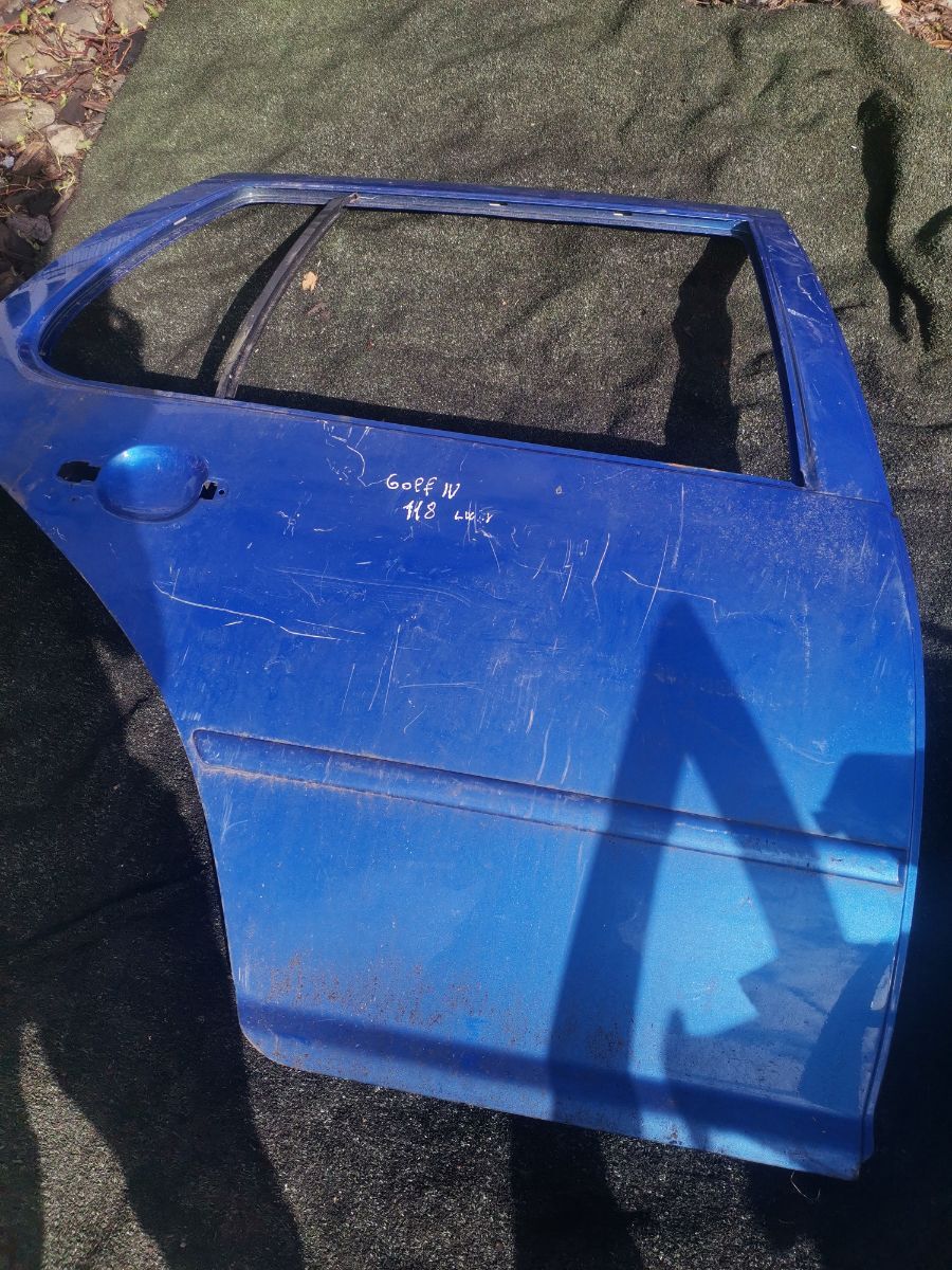 Двері задні праві Volkswagen Golf IV (1997-2006) 1J6833056F
