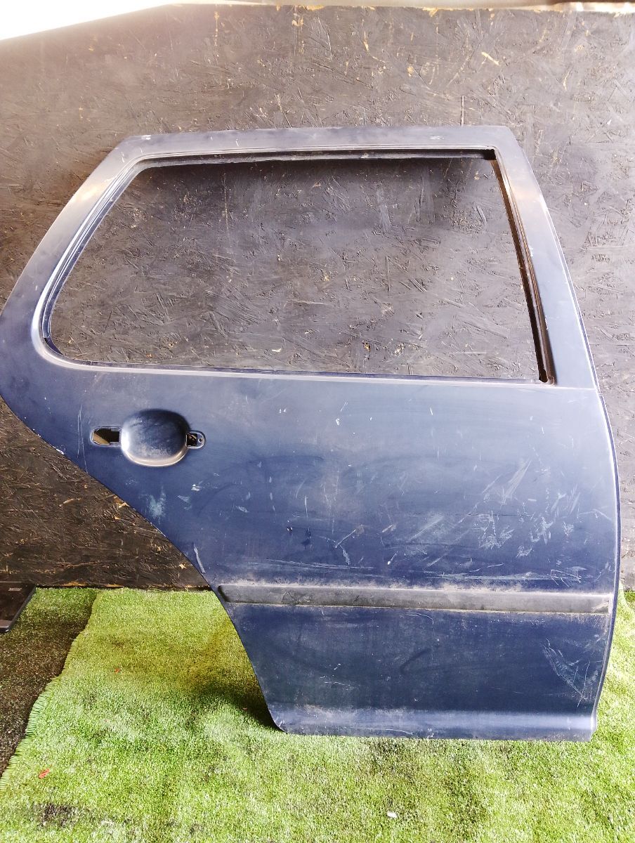 Двері задні праві Volkswagen Golf IV (1997-2006) 1J6833056F