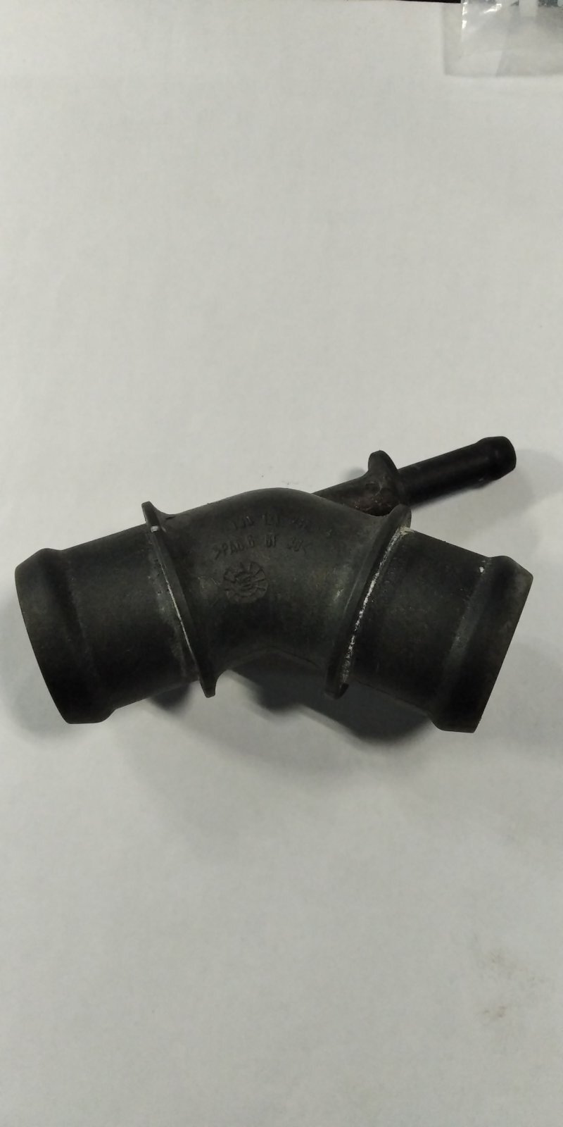 Фланець системи охолодження Volkswagen Golf IV (1997-2006) 1J0121087B
