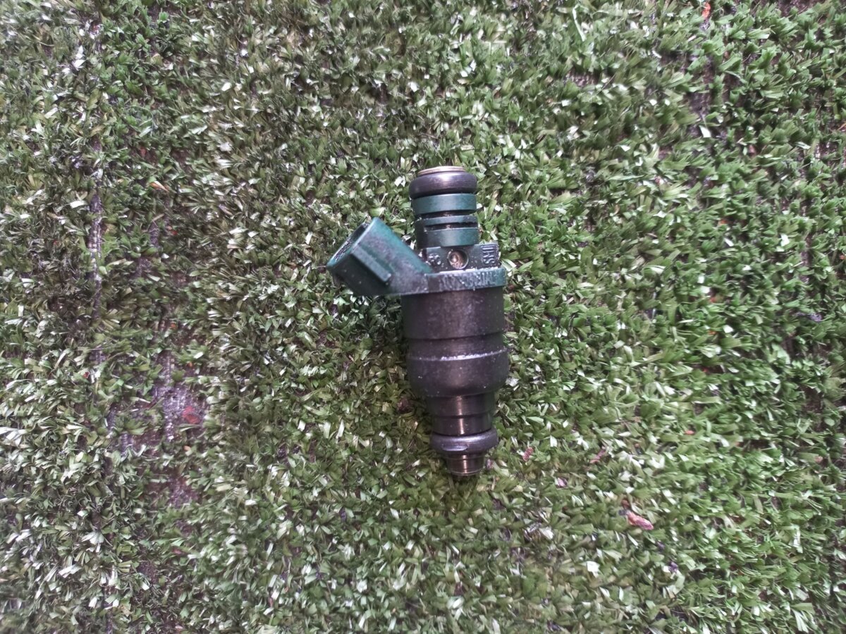 Форсунка дизельна Volkswagen Golf IV (1997-2006) 037906031AL