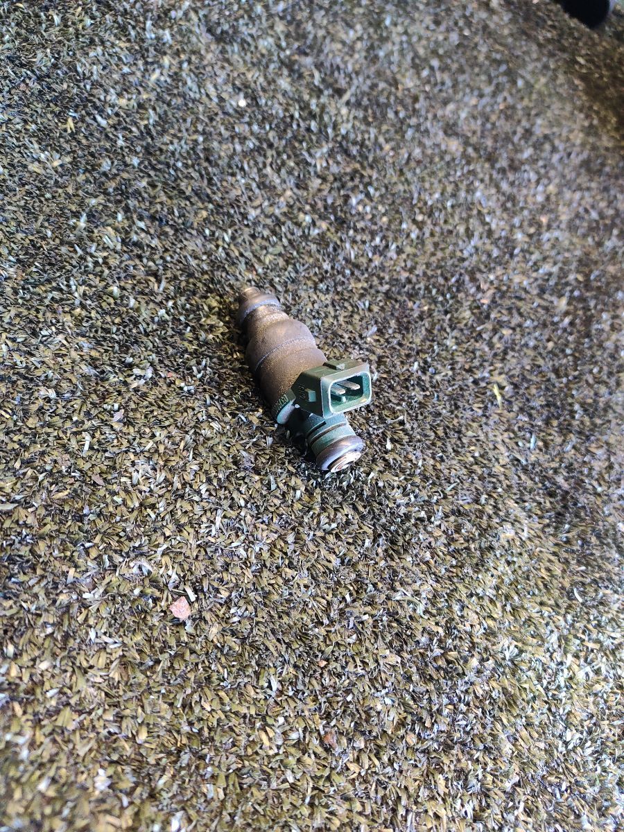 Форсунка паливна Volkswagen Golf IV (1997-2006) 037906031AL