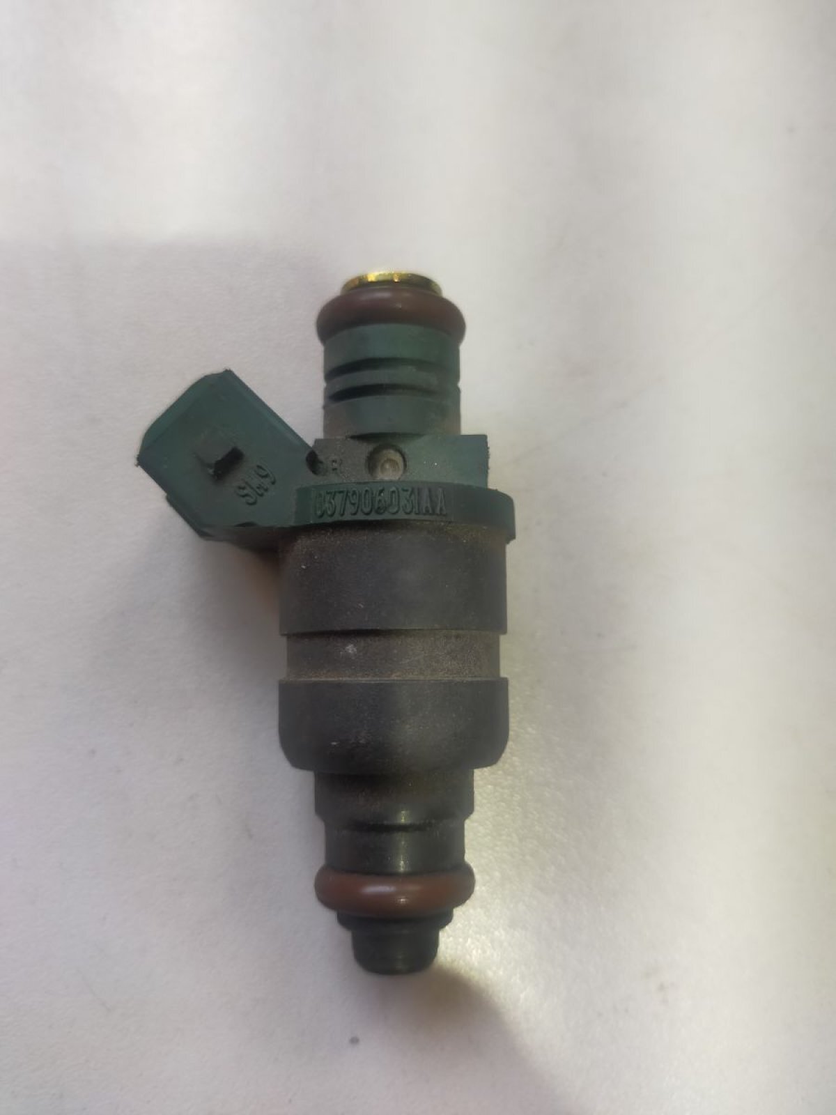 Форсунка вприскування палива Volkswagen Golf IV (1997-2006) 037906031AA