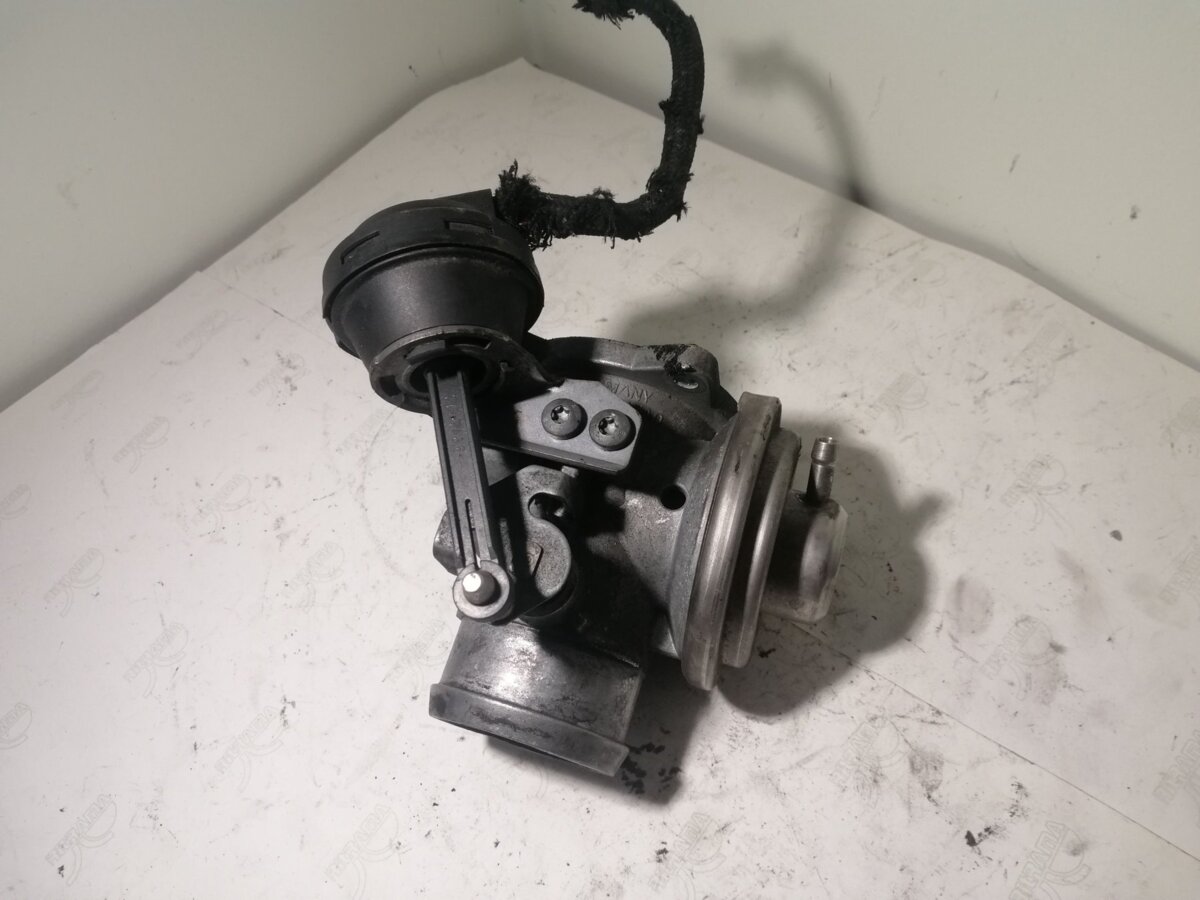 клапан egr, рециркуляції газів; клапан egrсістеми рециркуляції відпрацьованих газів; клапан рециркуляції відпрацьованих газів egr; прилади управління системи рециркуляції Volkswagen Golf IV (1997-2006) 038131501E