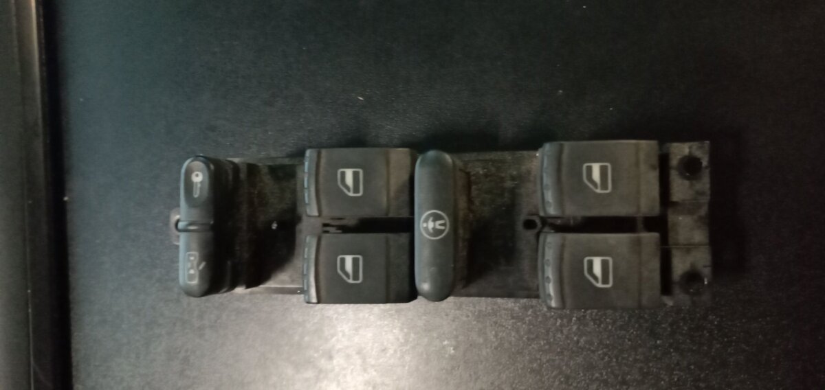 Кнопка склопідйомника Volkswagen Golf IV (1997-2006) 1J4959857