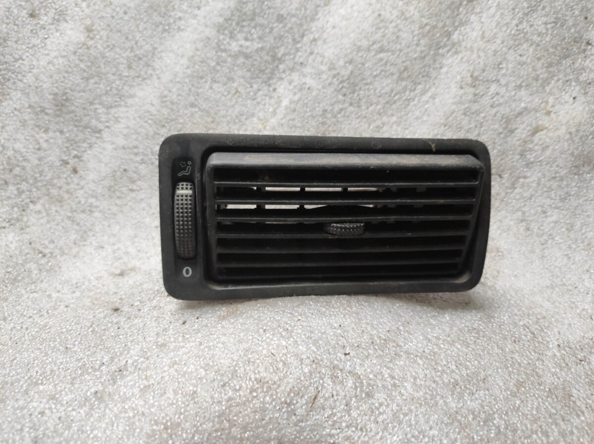 Корпус дефлектора правого Volkswagen Golf   IV 1997-2006 1J1819704C