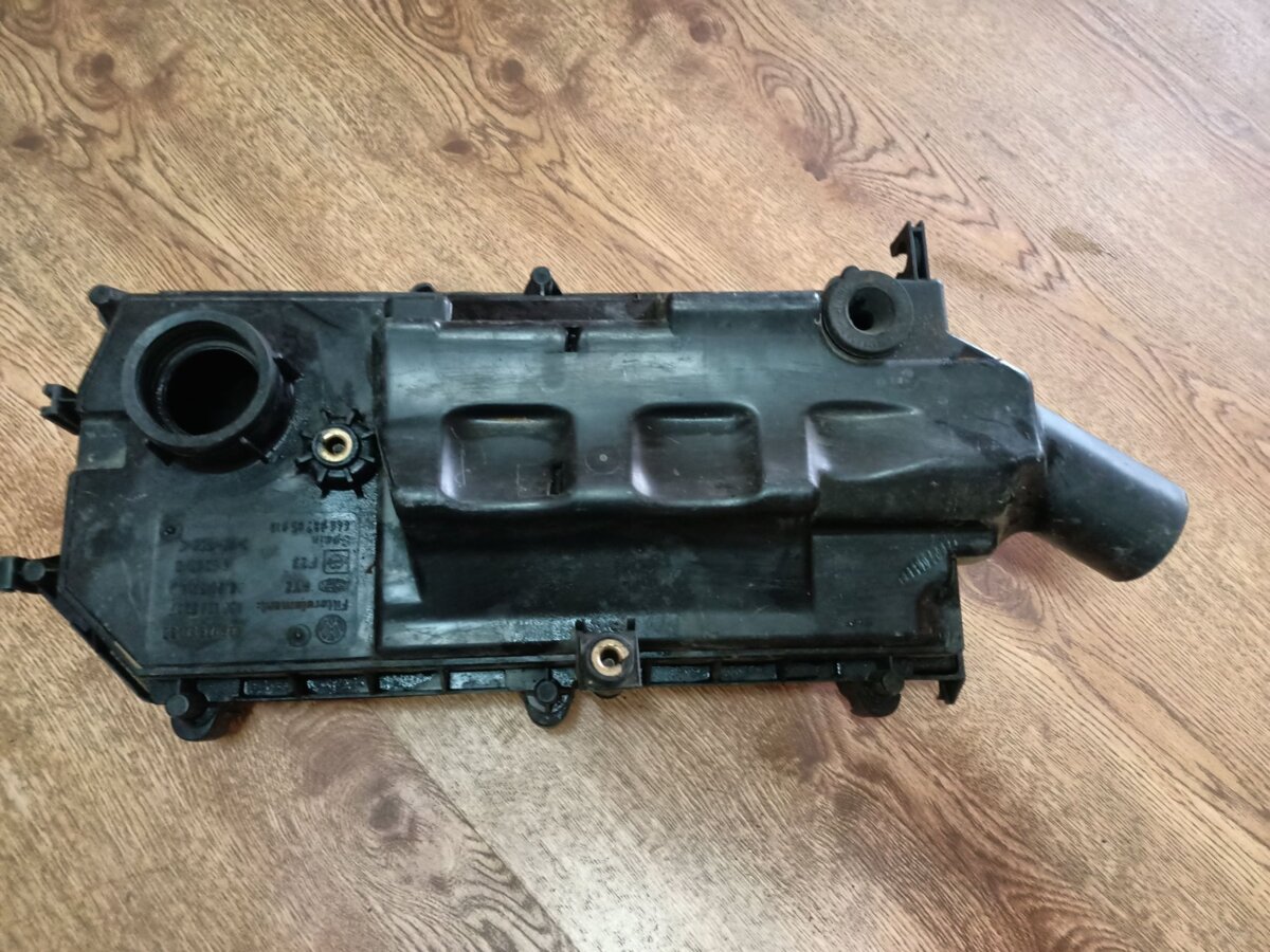 Корпус повітряного фільтра Volkswagen Golf IV (1997-2006) 036129611BD