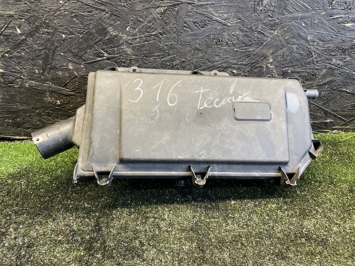 Корпус повітряного фільтра Volkswagen Golf IV (1997-2006) 036129611BD