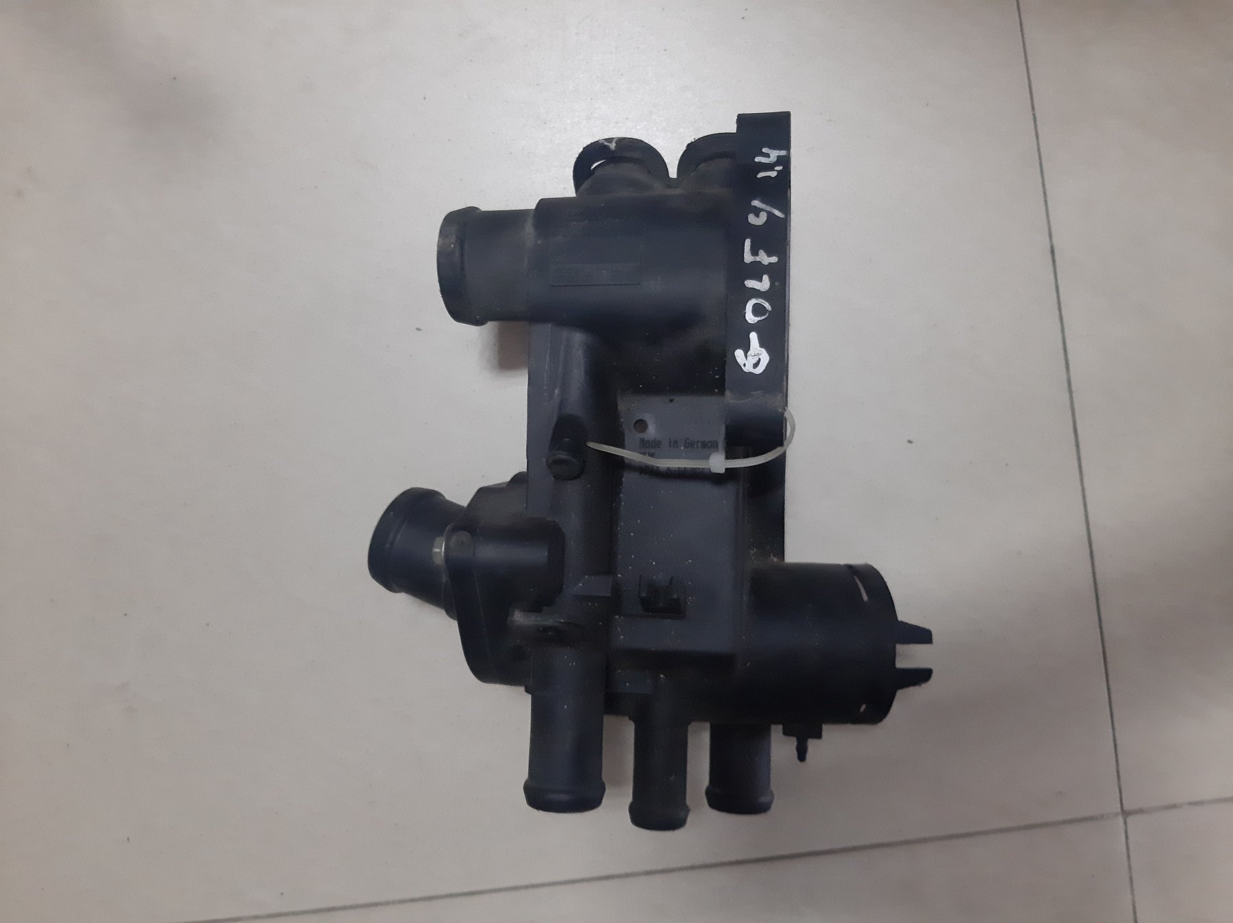 Корпус термостата 1.4i 16v 1.6i 16v Volkswagen Golf IV (1997-2006) 032121111