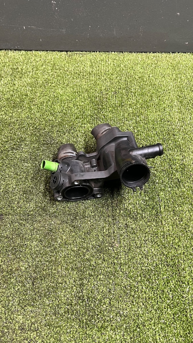 Корпус термостата  Volkswagen Golf IV (1997-2006) 032121111