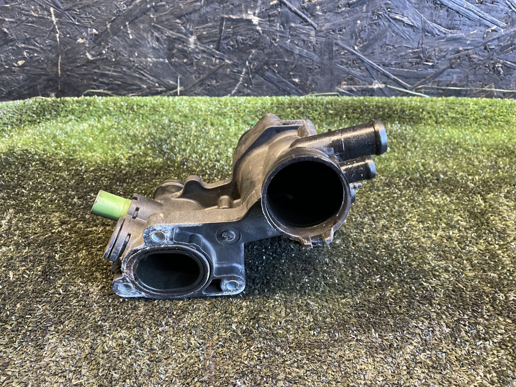 Корпус термостата Volkswagen Golf IV (1997-2006) 032121111